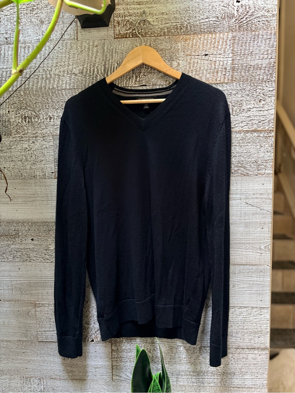 Banana Republic | Long Merino Wool V-Neck Pullover Sweater - Men's L, Black
